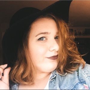 Meet your Posher, Olivia